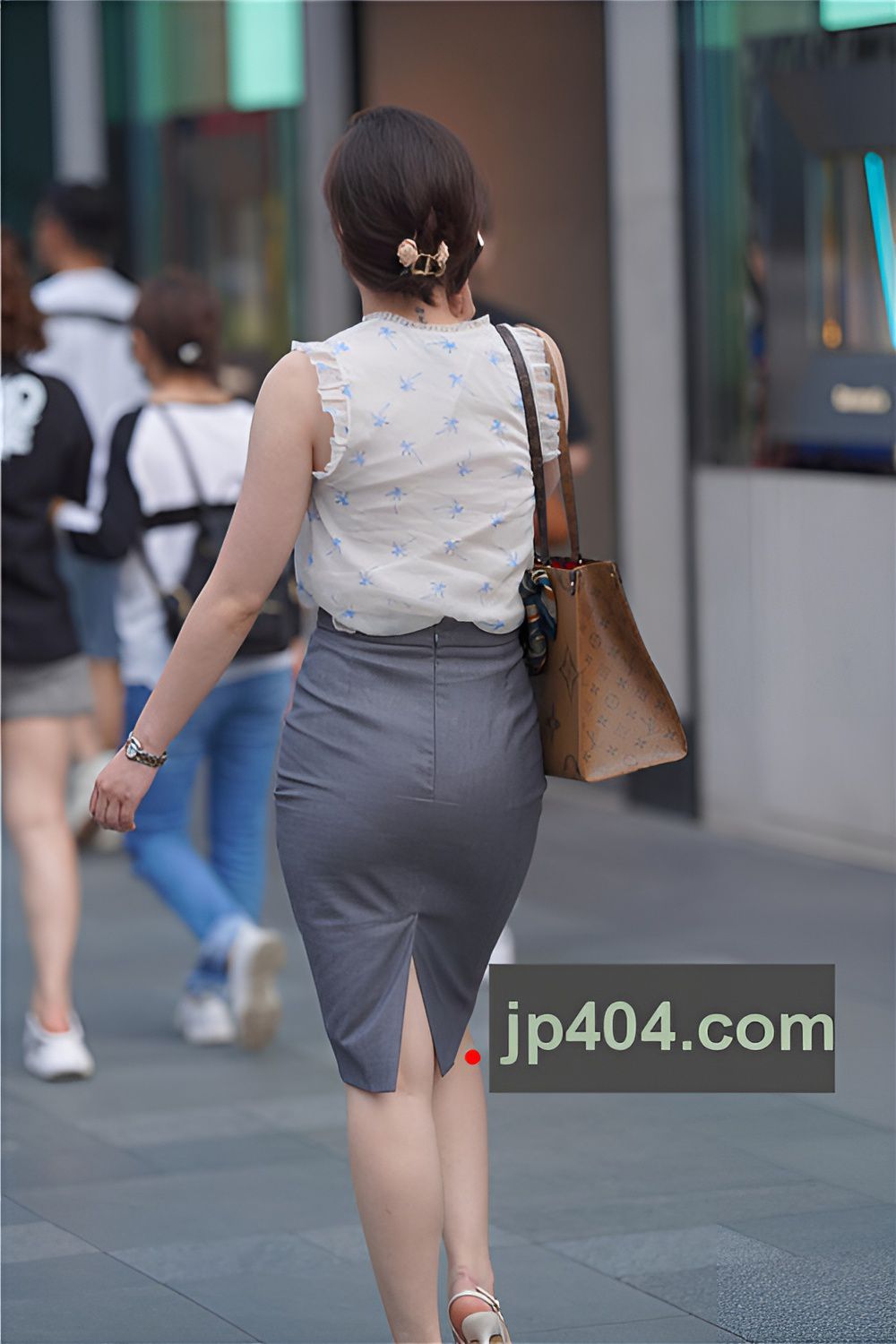 街拍高腰包屯长裙MM【套图+视频】