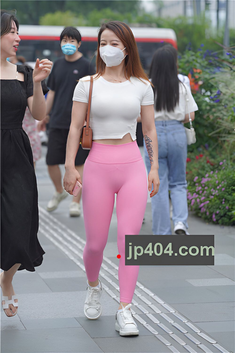 极品紧身粉裤MM【套图+视频】