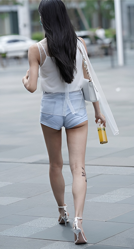 蓝色热裤月牙MM【套图+视频】