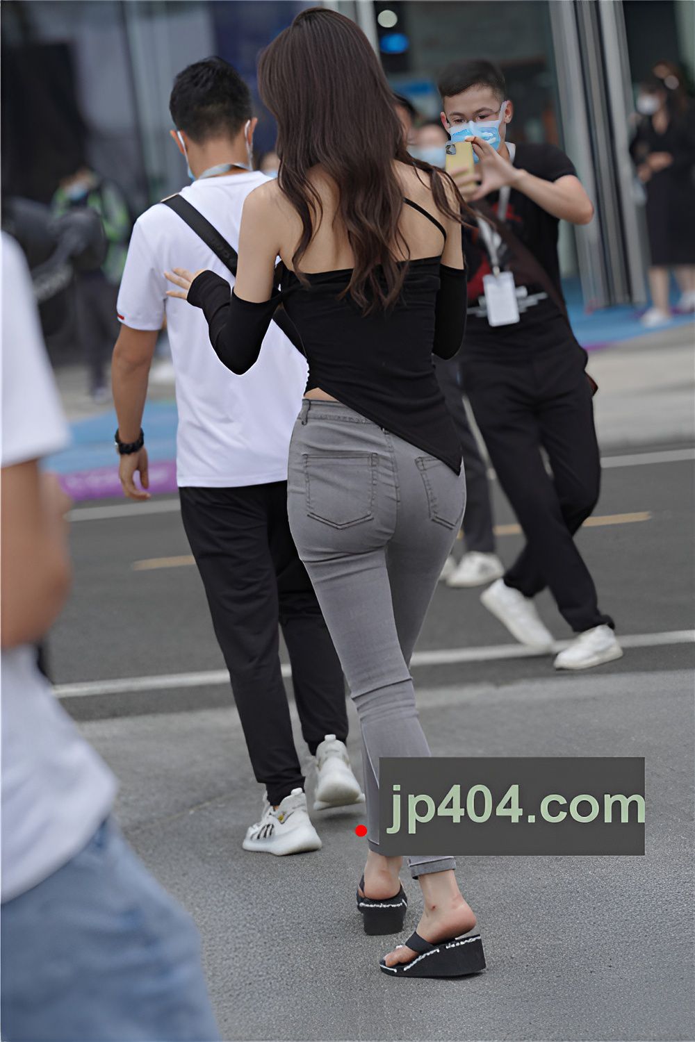 灰色牛仔裤美女【套图+视频】