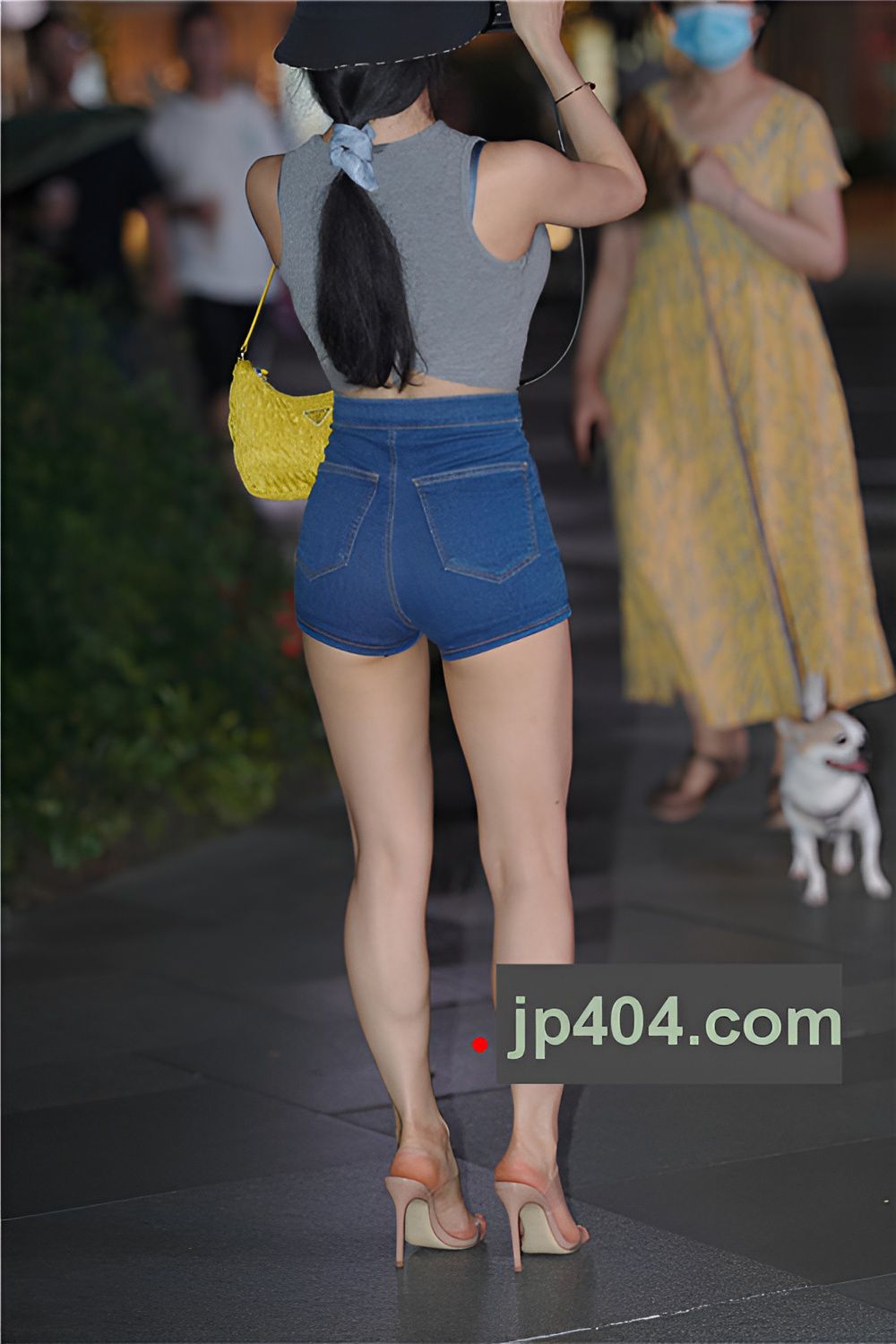 高腰牛仔热裤MM【套图+视频】