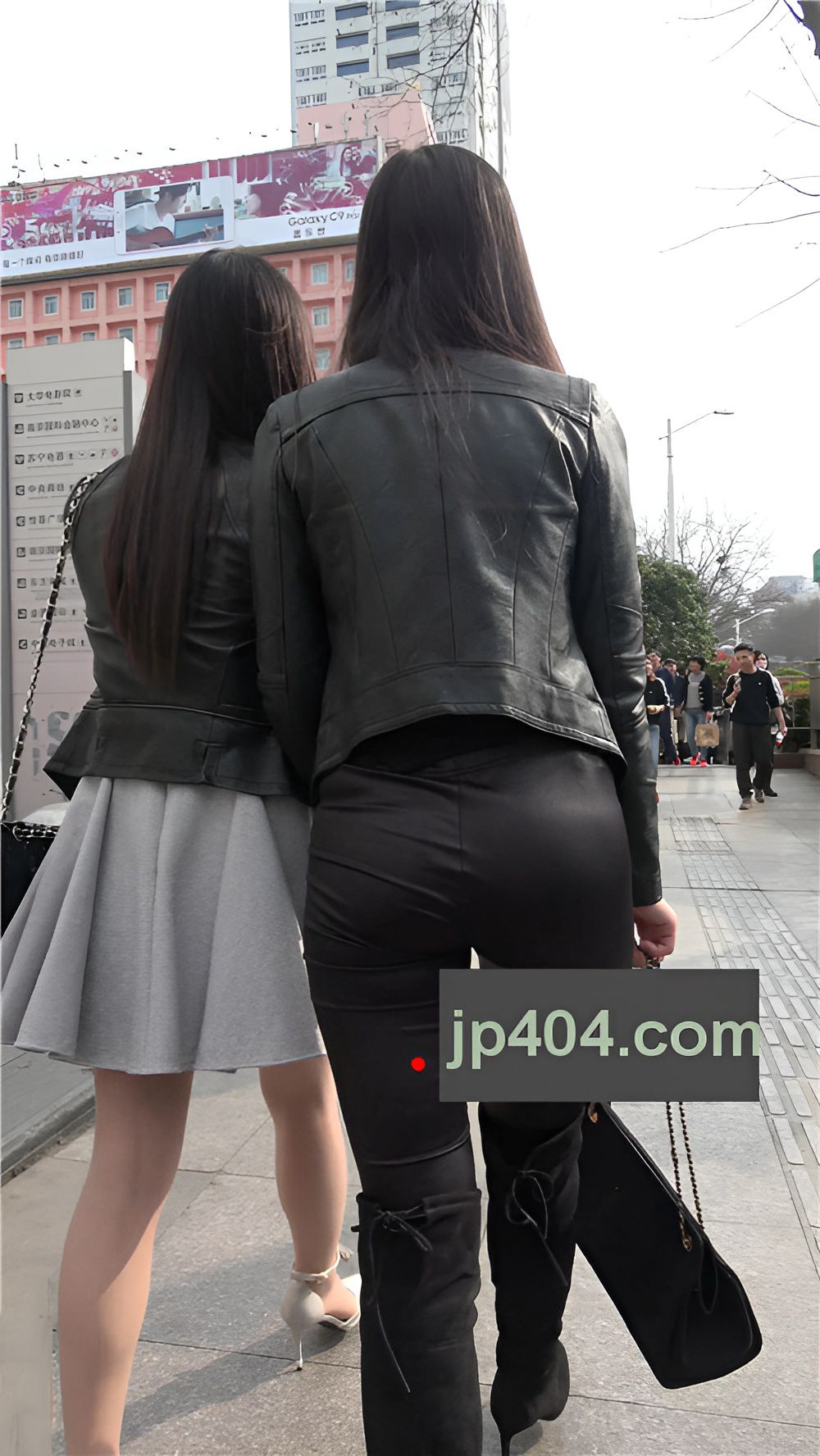 黑色高靴皮裤美妇[1.97G/MP4]