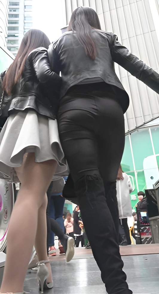 黑色高靴皮裤美妇[1.97G/MP4]