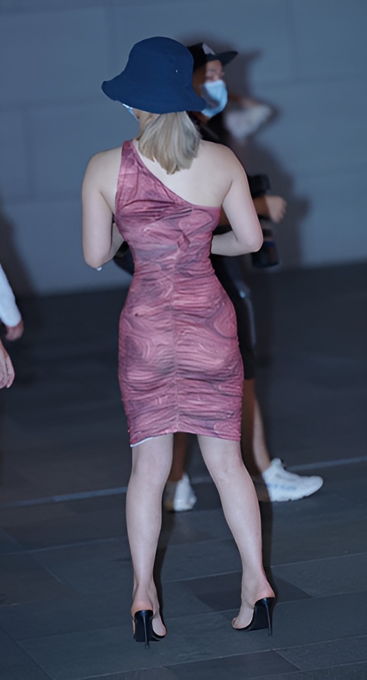 性感紧身裙丰汝美女【套图+视频】