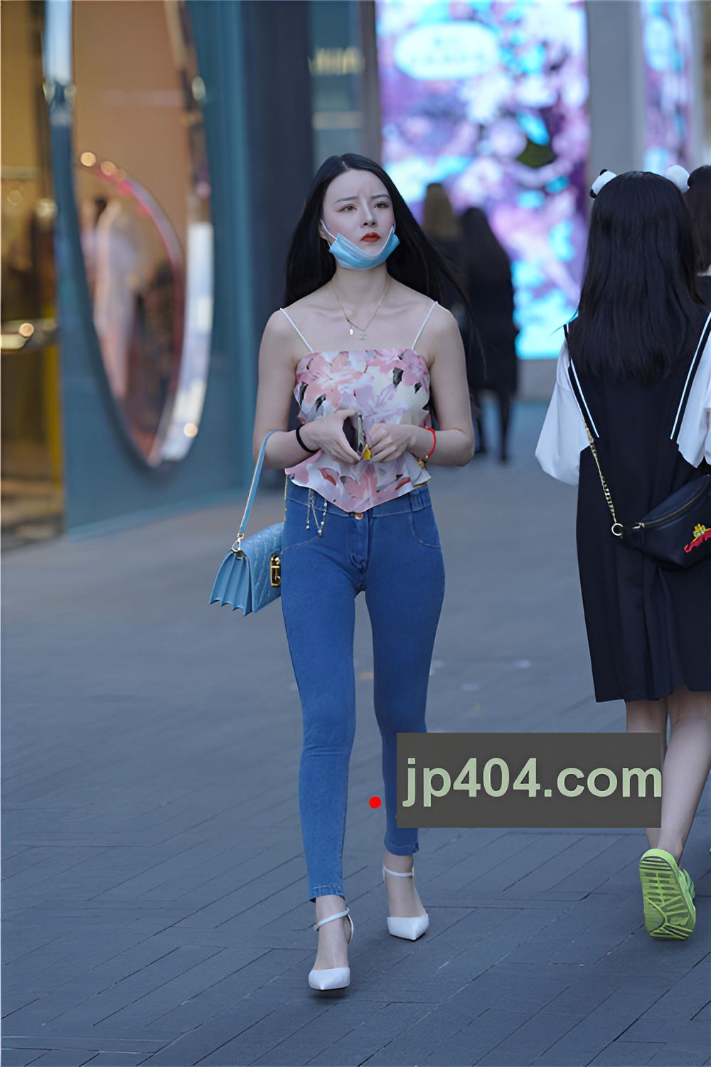 长腿牛仔裤苗条的小姐姐【套图+视频】