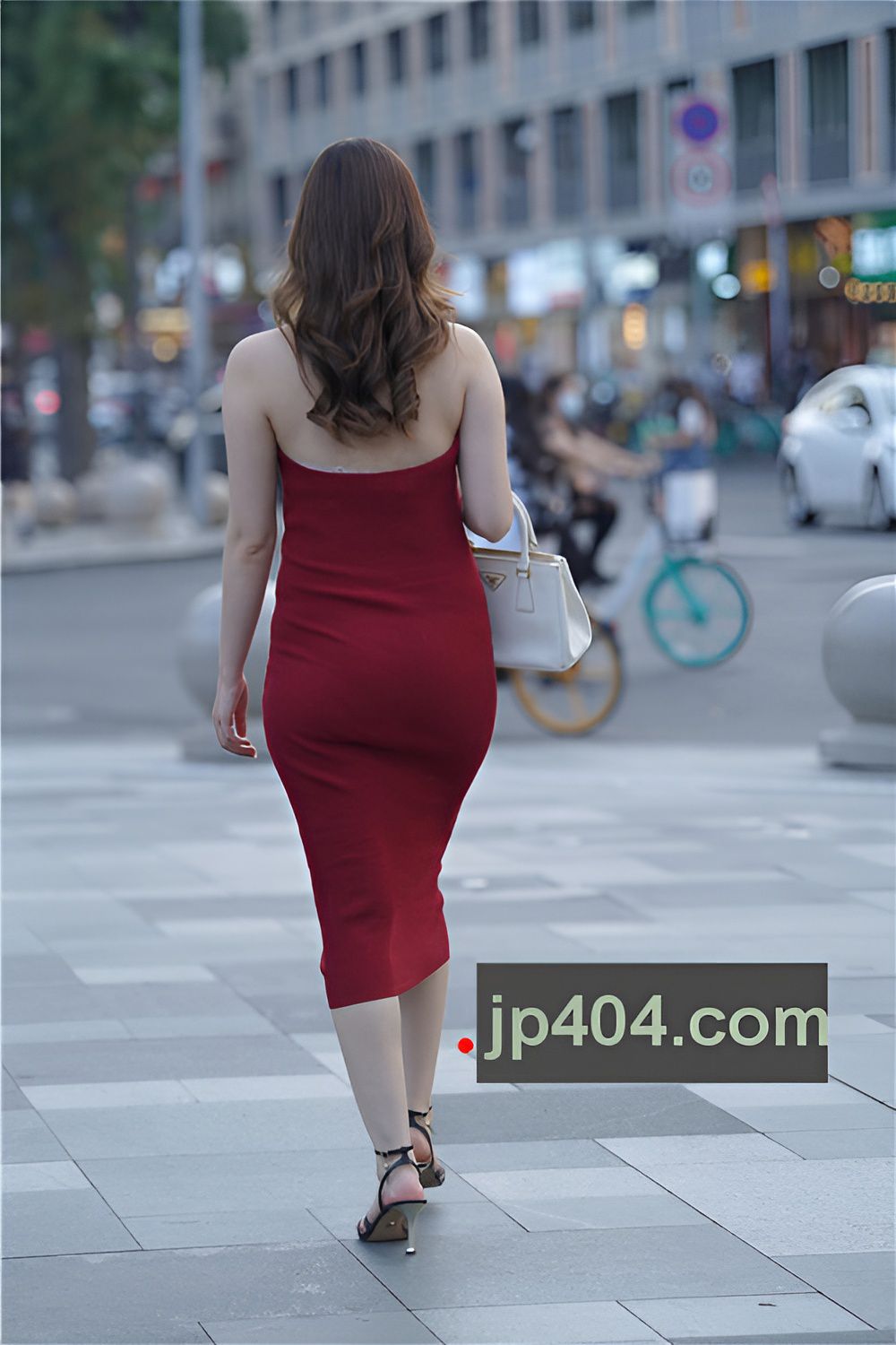 红色性感包臀长裙美女(352P)[4.87G/JPG]