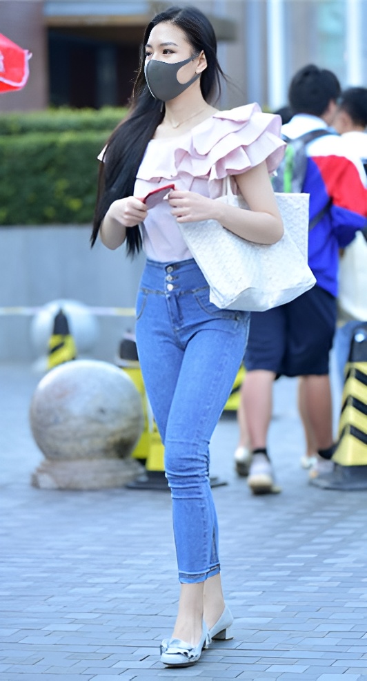 高腰牛仔紧身裤小姐姐(21P)[411M/JPG]