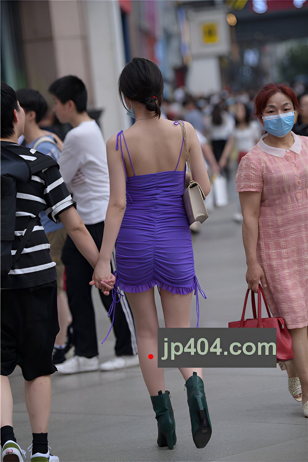 连体吊带裙小姐姐(63P)[1.15G/JPG]