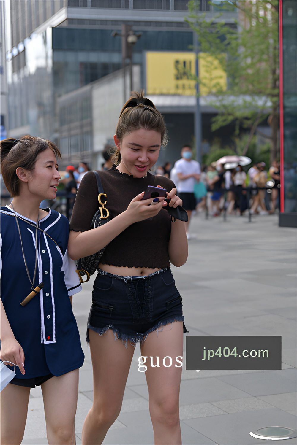 短裤月牙小姐姐(40P)[982M/JPG]