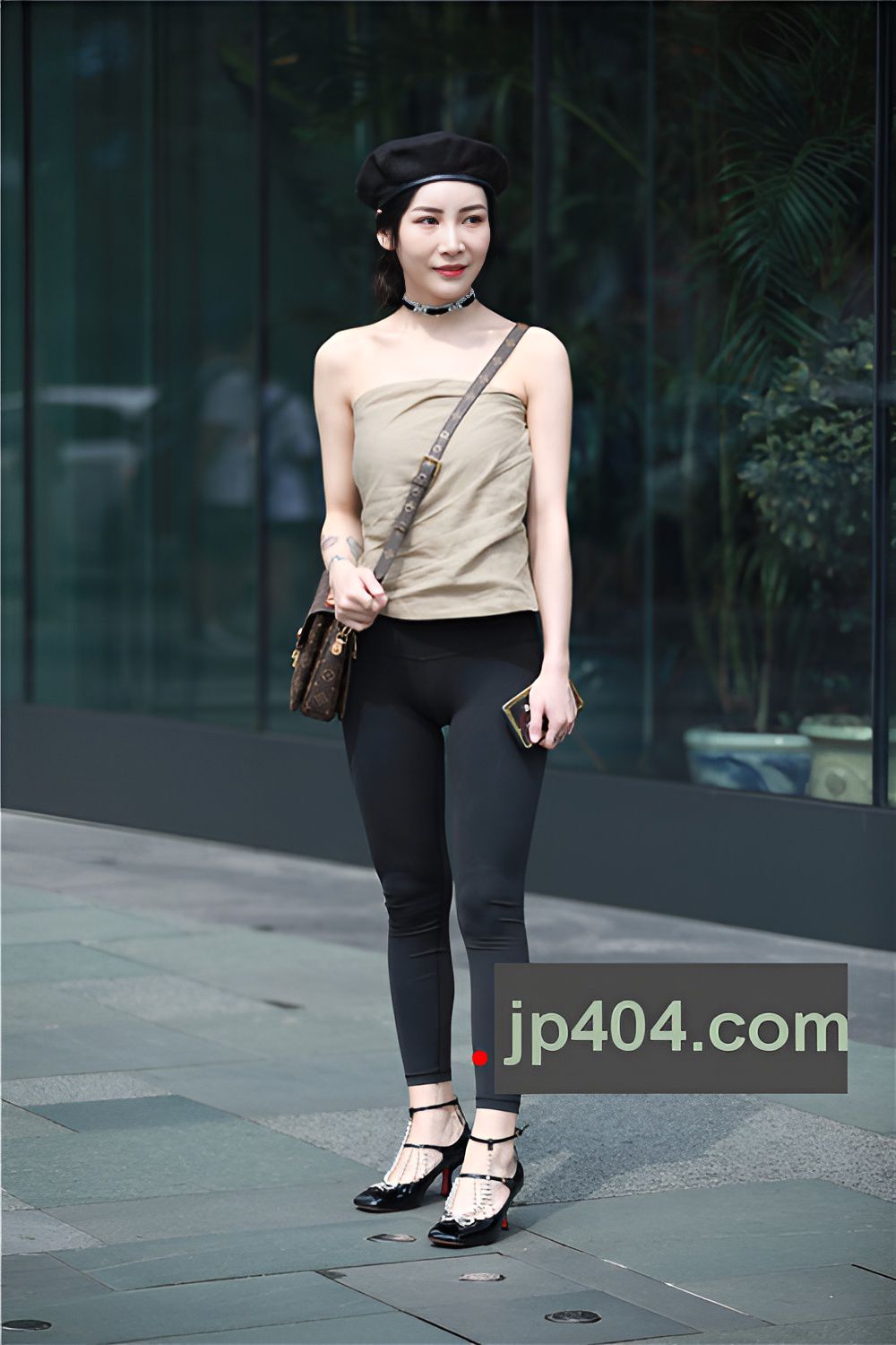 黑色紧身裤美女(67P)[446M/JPG]