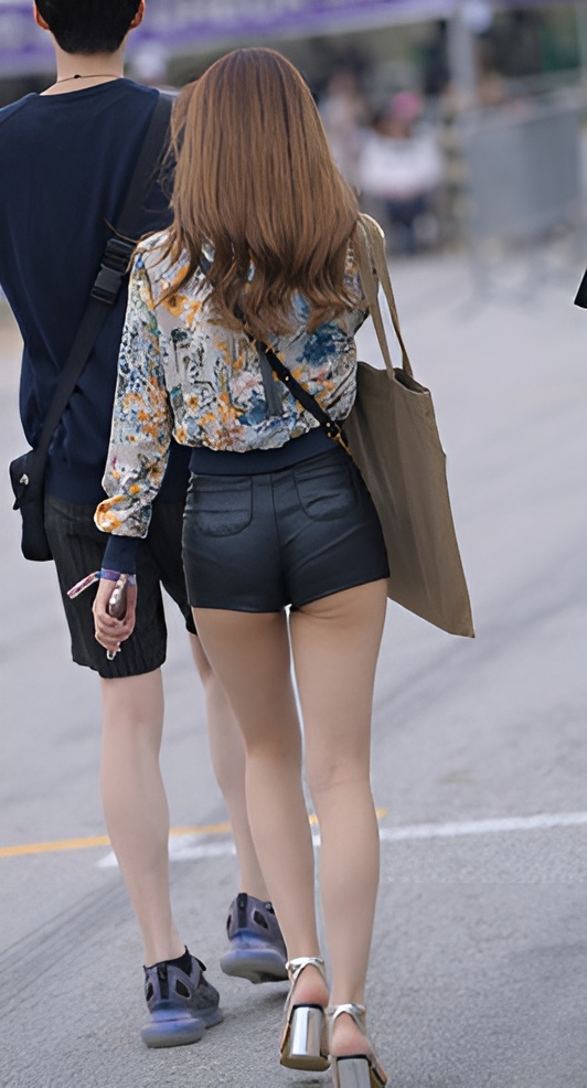 黑色热裤月牙妹子(30P)[645M/JPG]