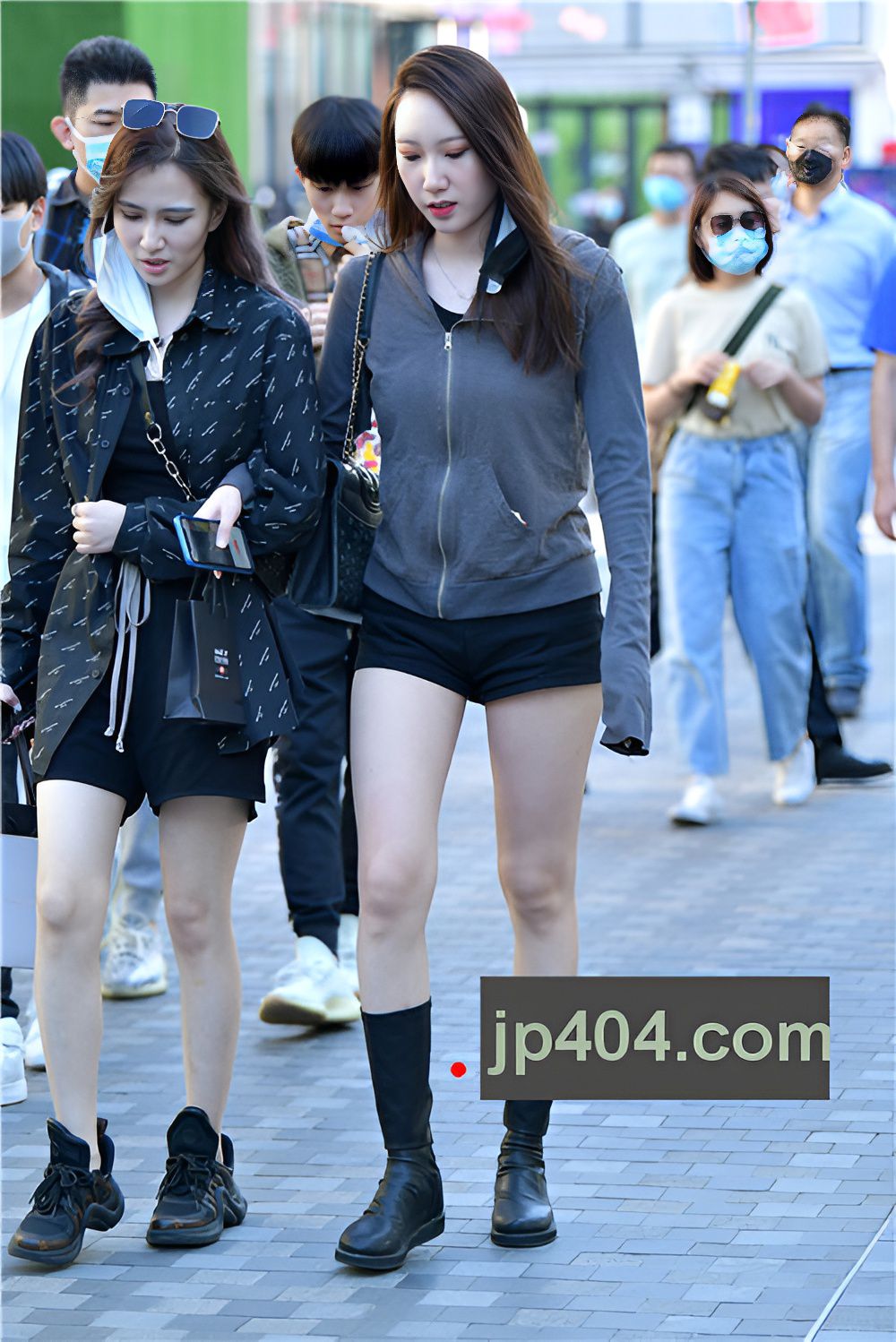 黑色短裤美女(28P)[534M/JPG]