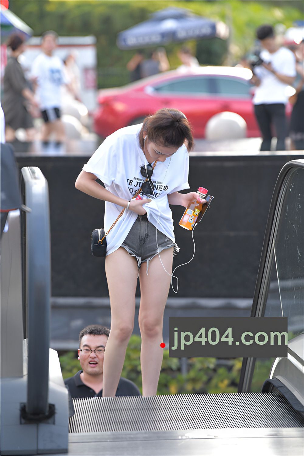 短裤月牙美女(70P)[1.16G/JPG]