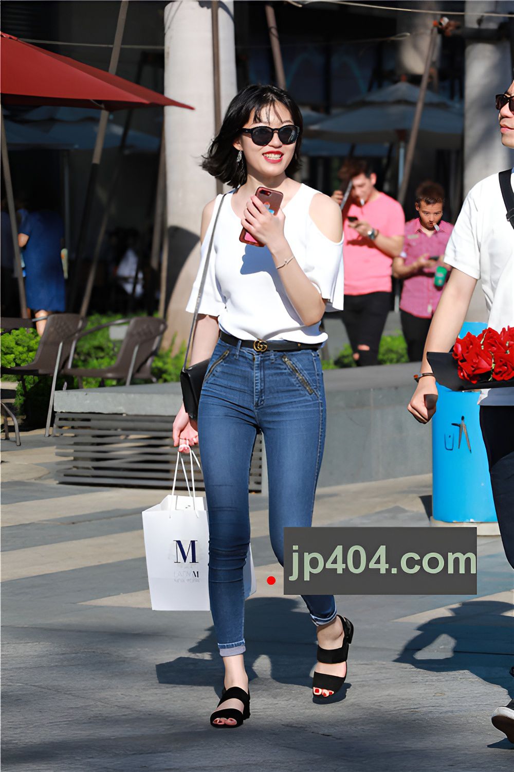 牛仔紧身裤美女(21P)[160M/JPG]