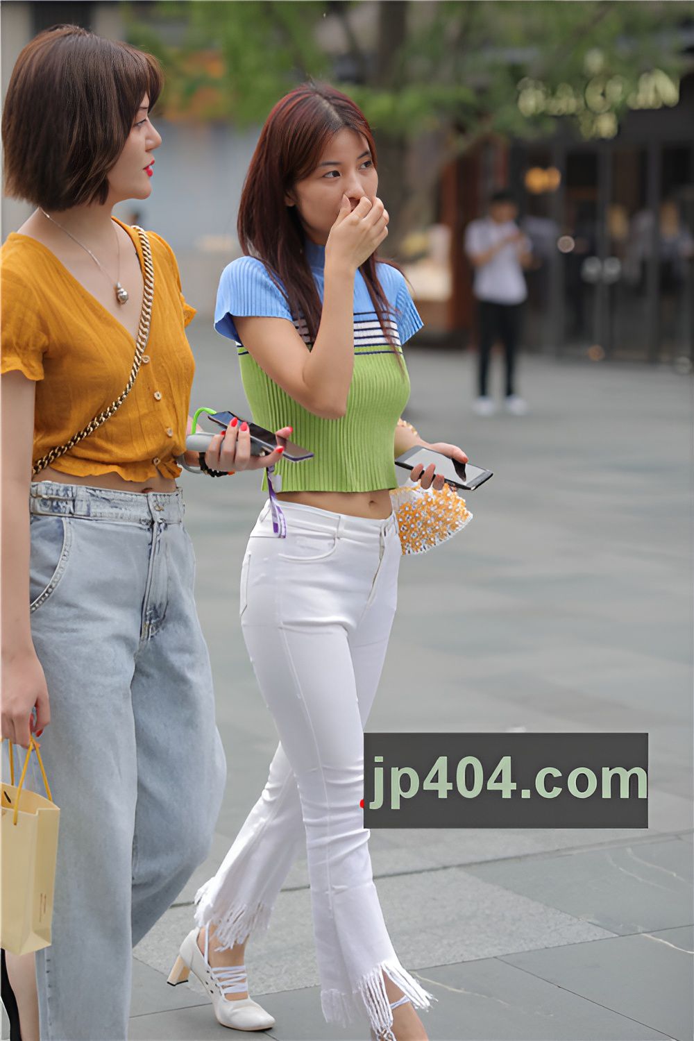 白色紧身裤妹子(33P)[305M/JPG]