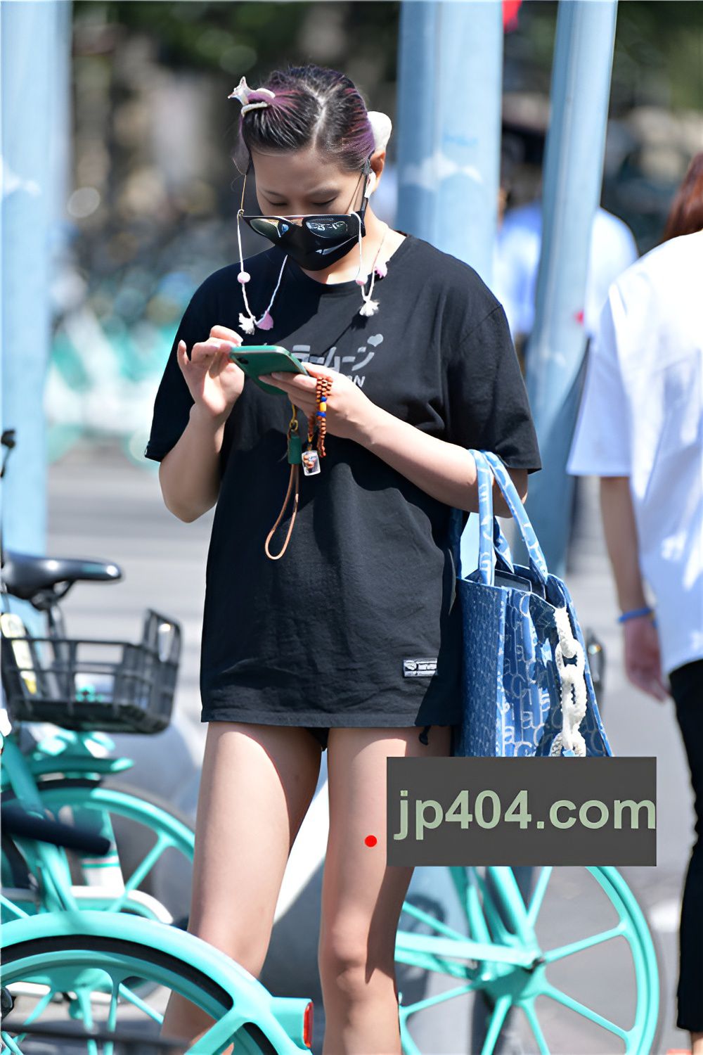 热裤月牙妹子(22P)[354M/JPG]