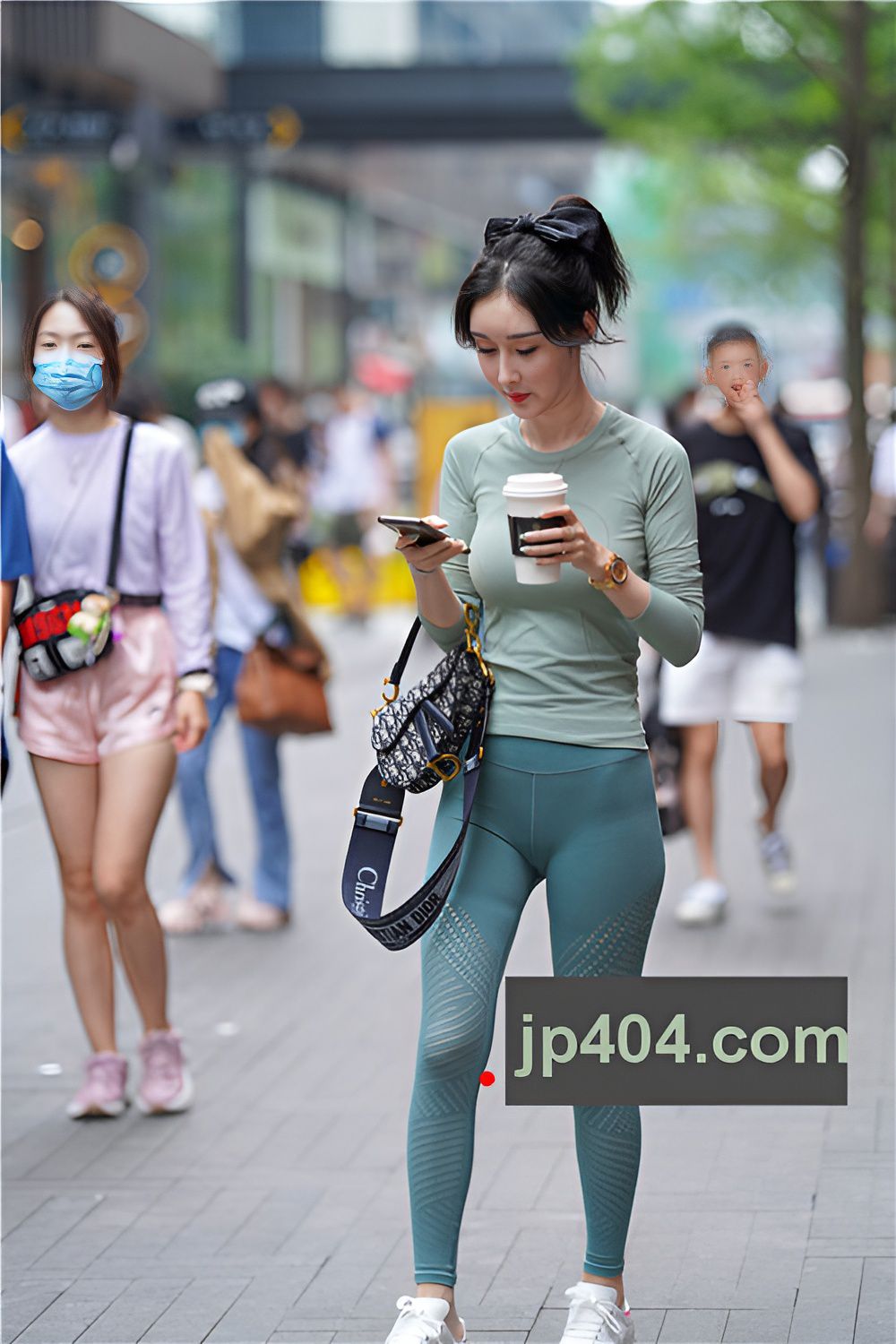 漂亮的瑜伽紧身裤美女(34P)[349M/JPG]