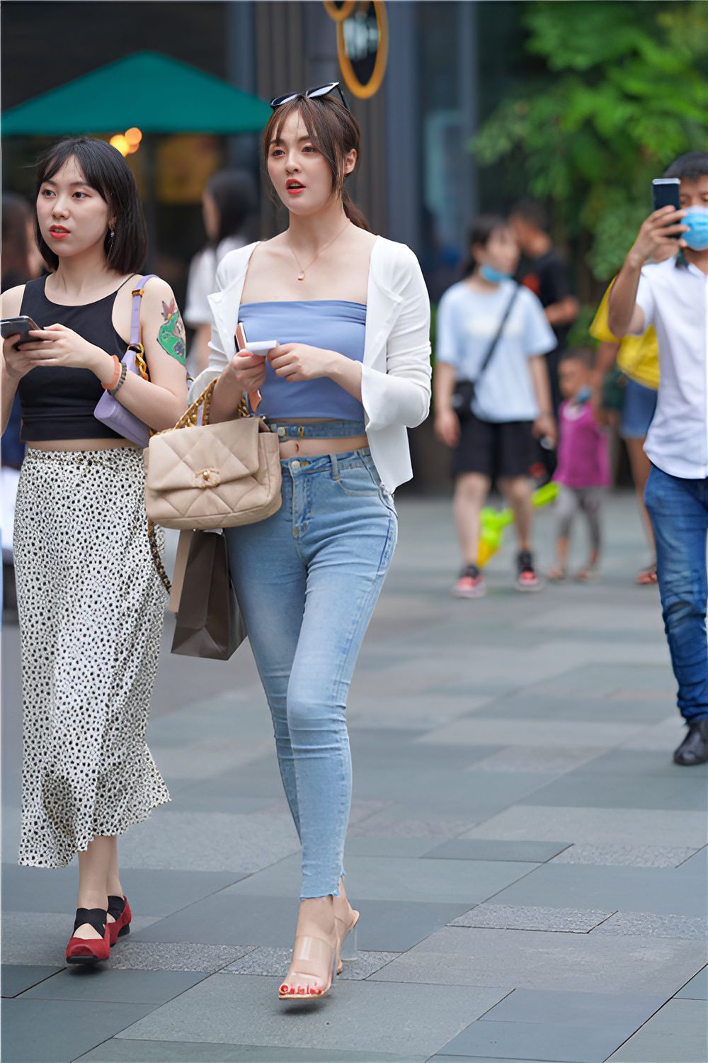 牛仔裤美女(30P)[265M/JPG]