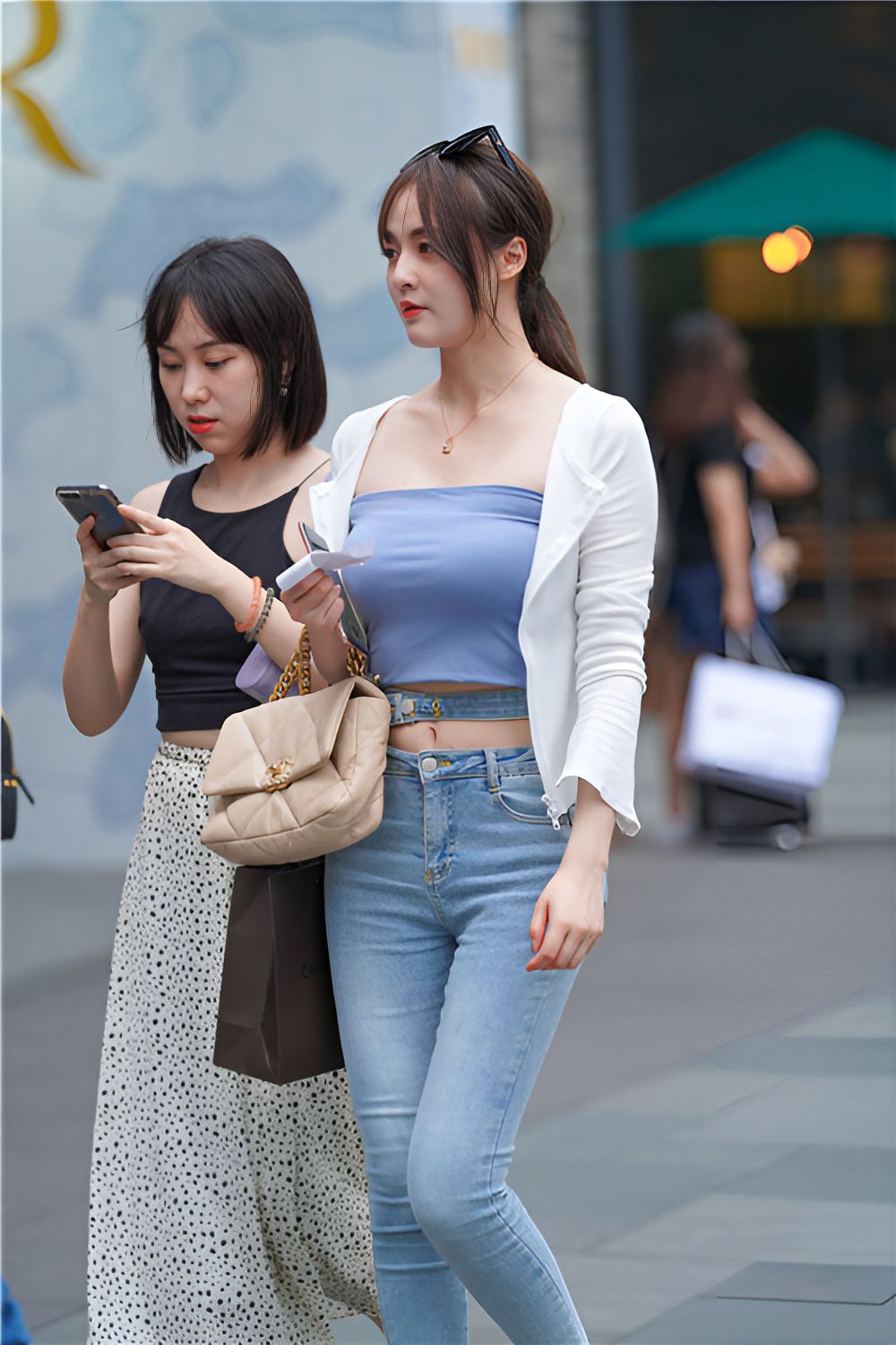 牛仔裤美女(30P)[265M/JPG]