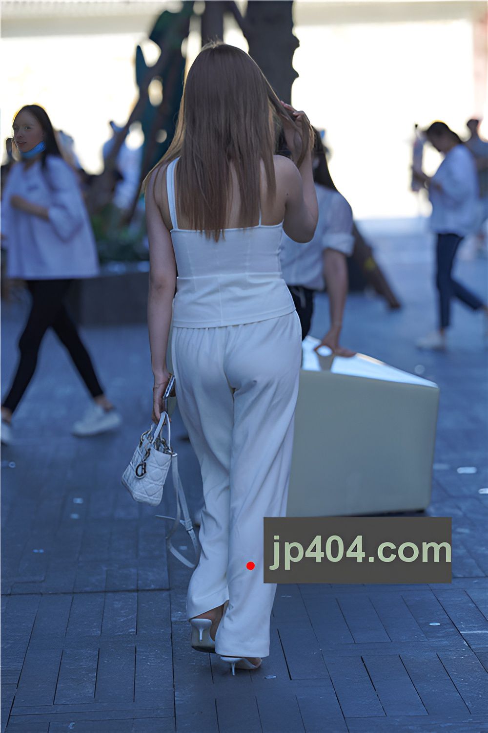 白裤吊带小姐姐(99P)[1.22G/JPG]