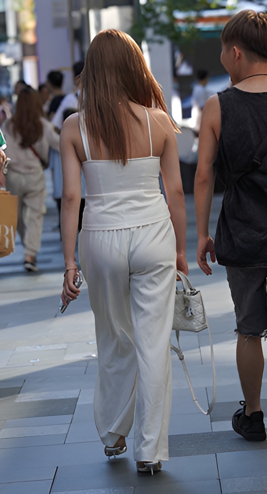 白裤吊带小姐姐(99P)[1.22G/JPG]