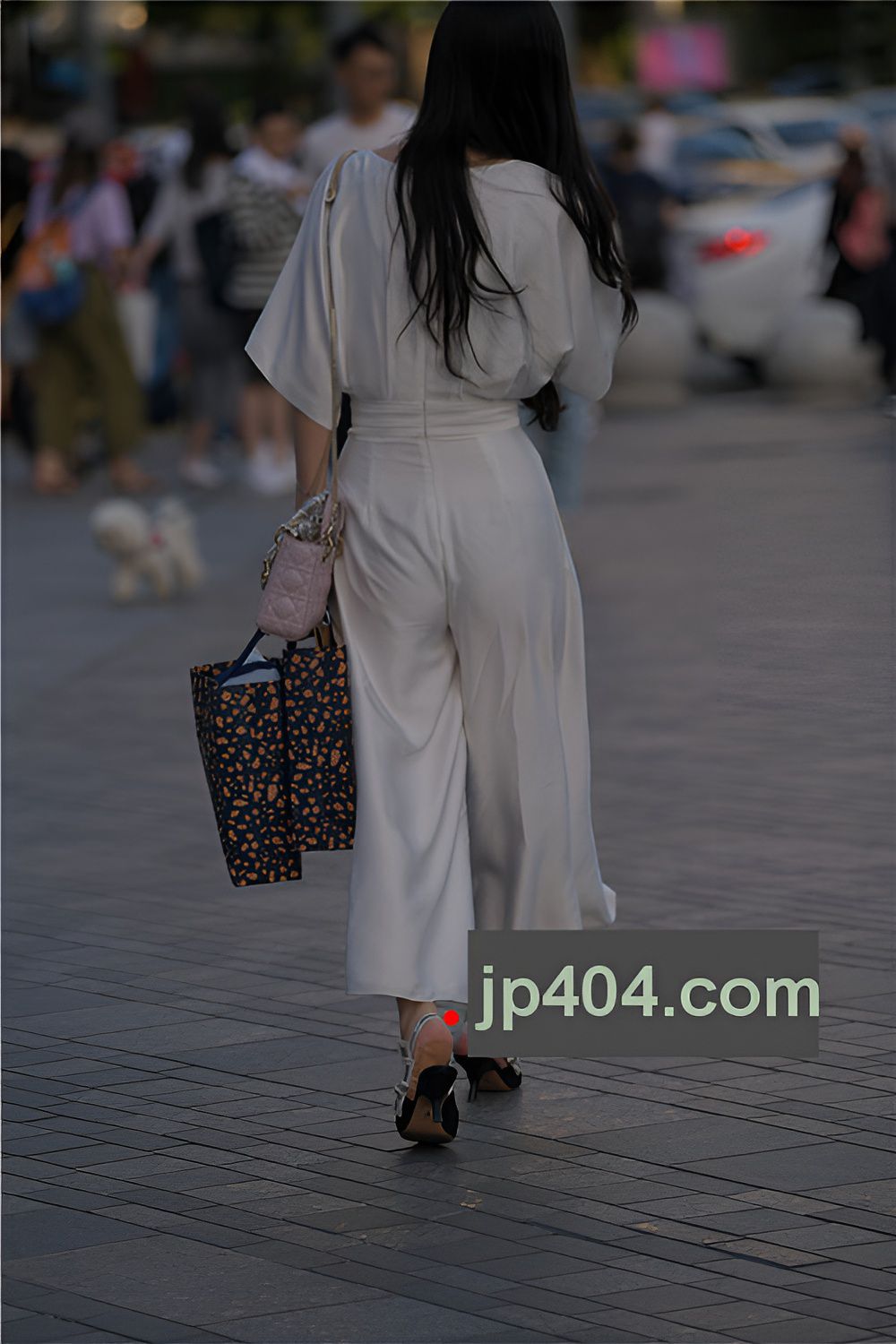 漂亮的白色休闲装小姐姐(27P)[608M/JPG]