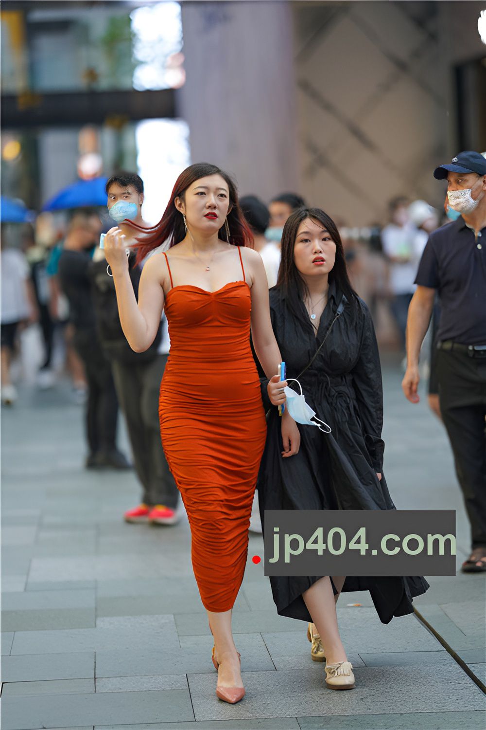 红色长裙妹子(27P)[335M/JPG]