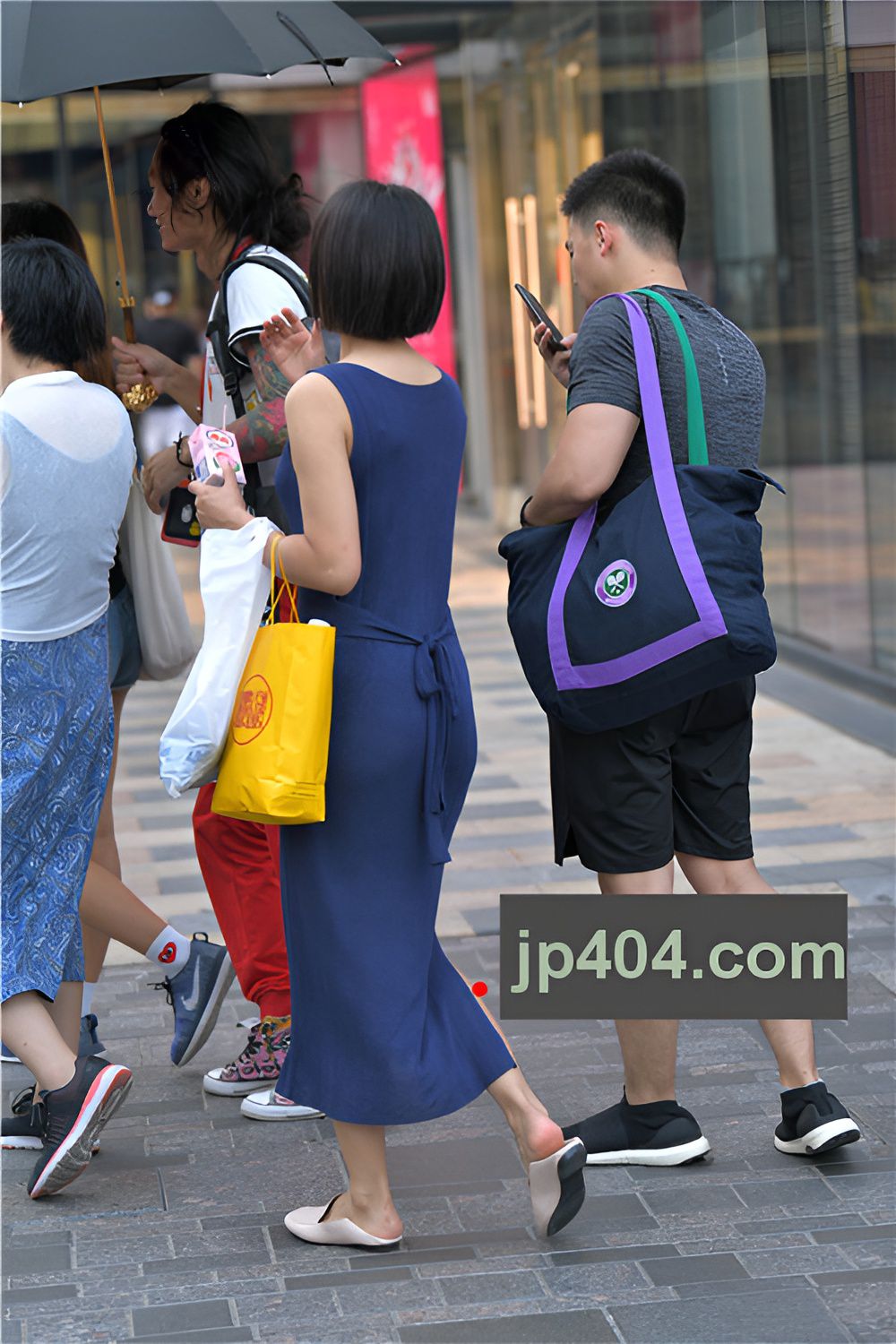 蓝色长裙短发妹子(31P)[516M/JPG]