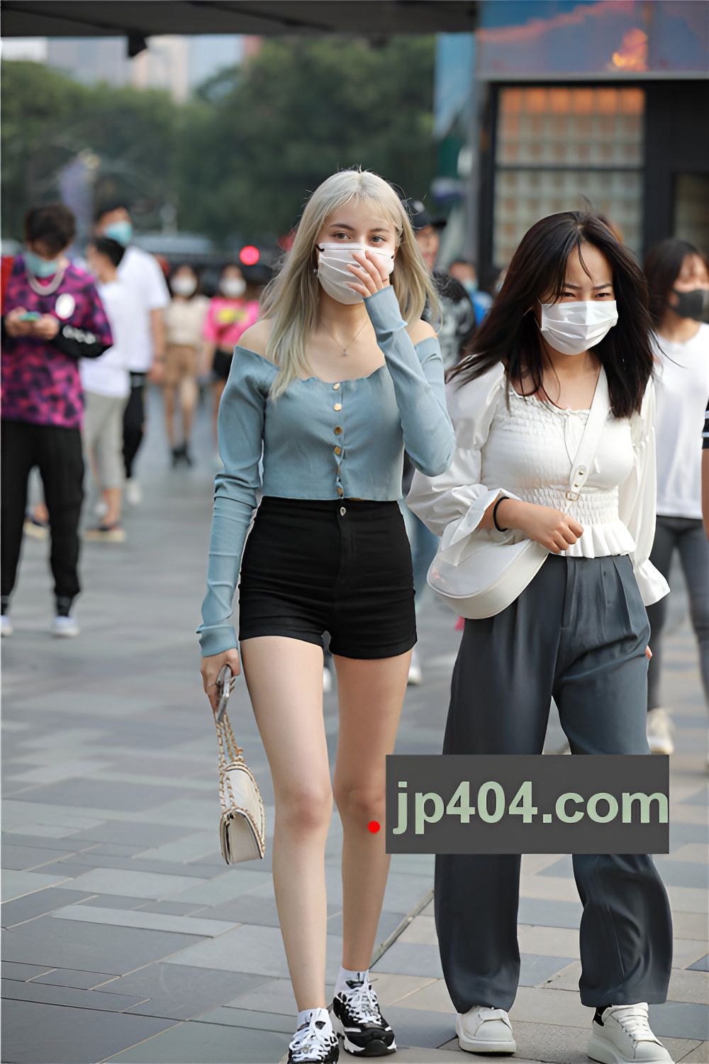 黑色热裤妹子(33P)[374M/JPG]