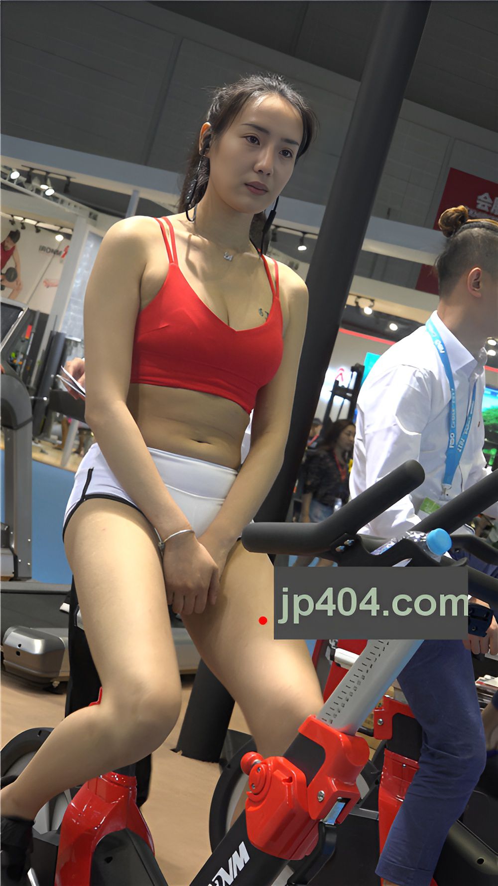 动感单车上的漂亮模特[2.47G/MP4]