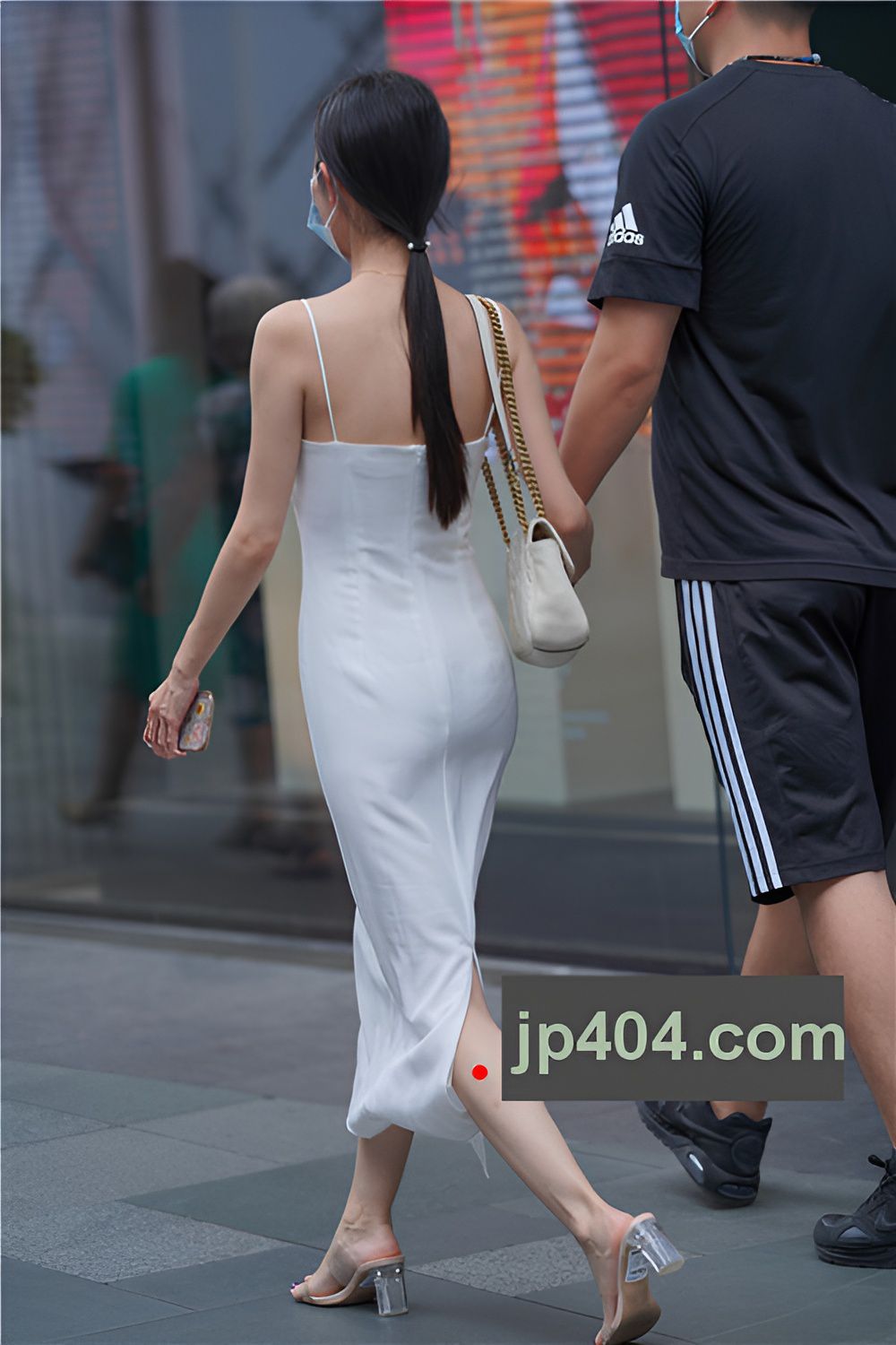 吊带白色长裙美女(47P)[490M/JPG]