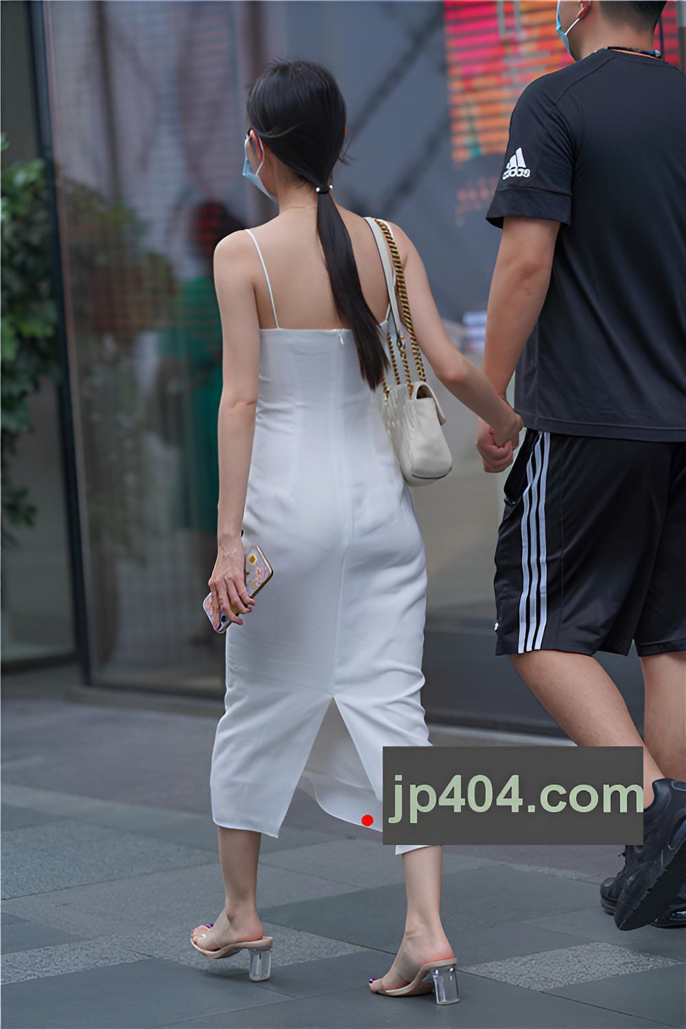 吊带白色长裙美女(47P)[490M/JPG]