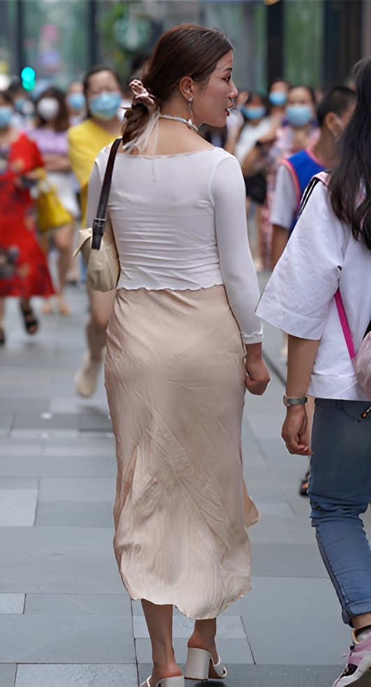 长裙美妇(22P)[235M/JPG]