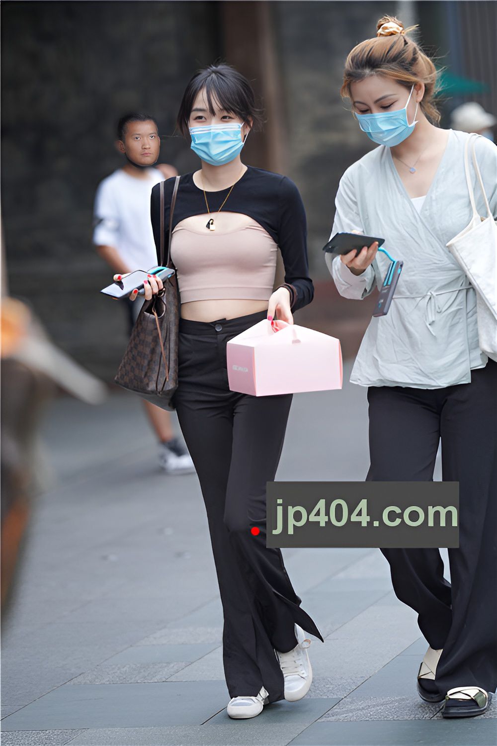 黑色紧身休闲裤美女(25P)[252M/JPG]