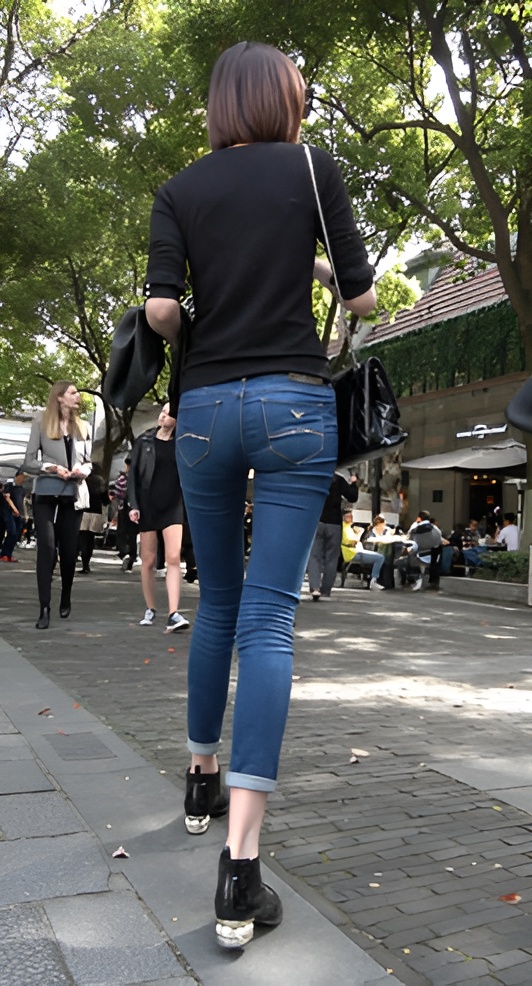 两个牛仔裤小姐姐[1.77G/MP4]