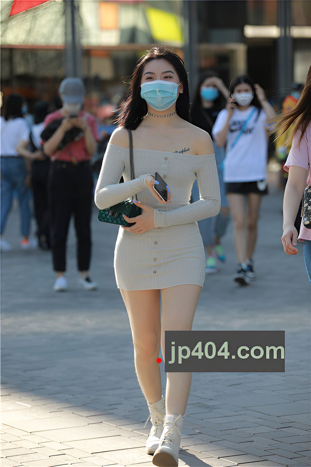 漂亮的一字抹胸装美女(37P)[480M/JPG]