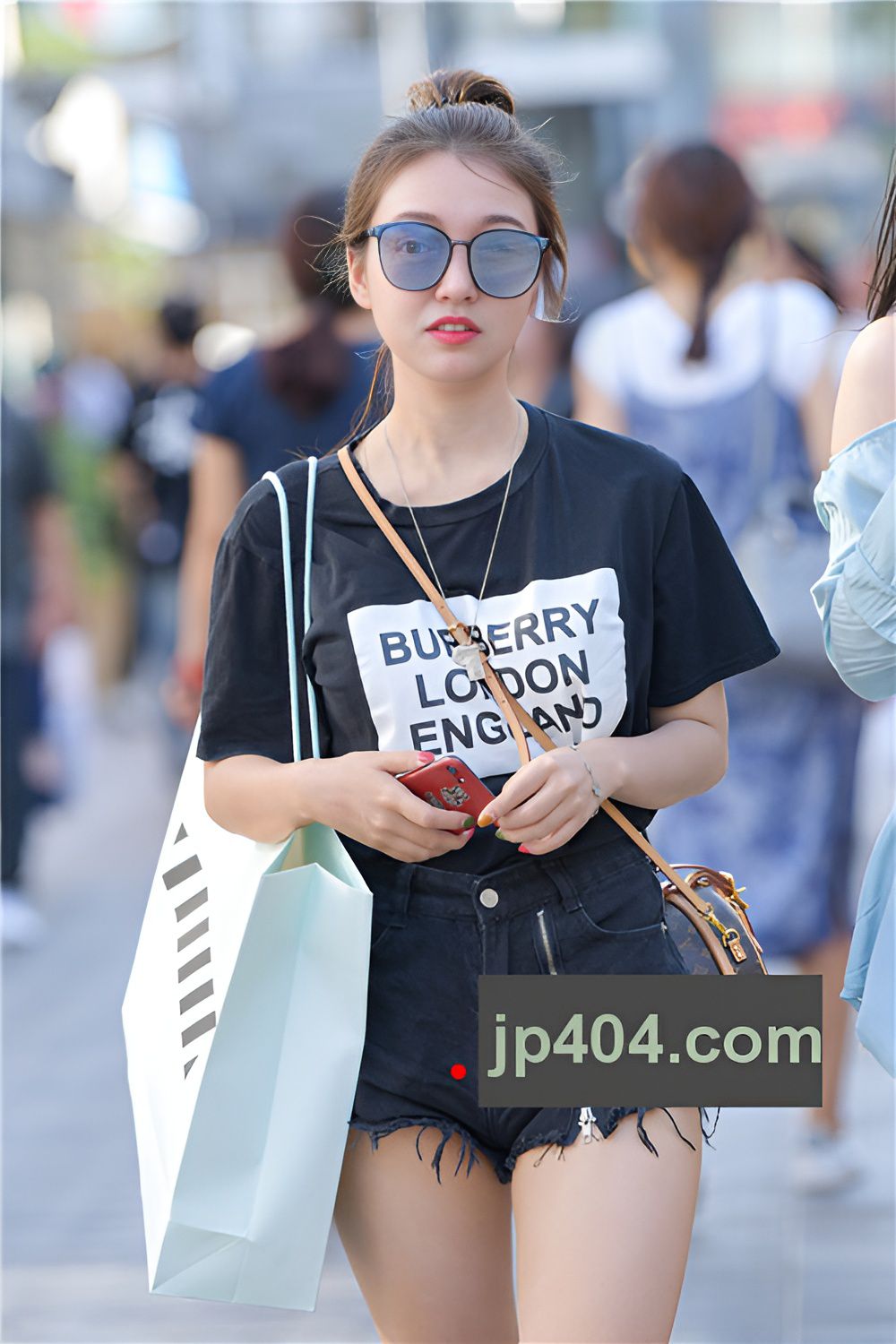 酷酷的黑色热裤月牙小姐姐(42P)[604M/JPG]