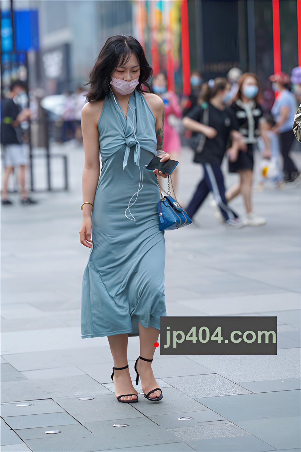 包臀长裙美女(36P)[420M/JPG]