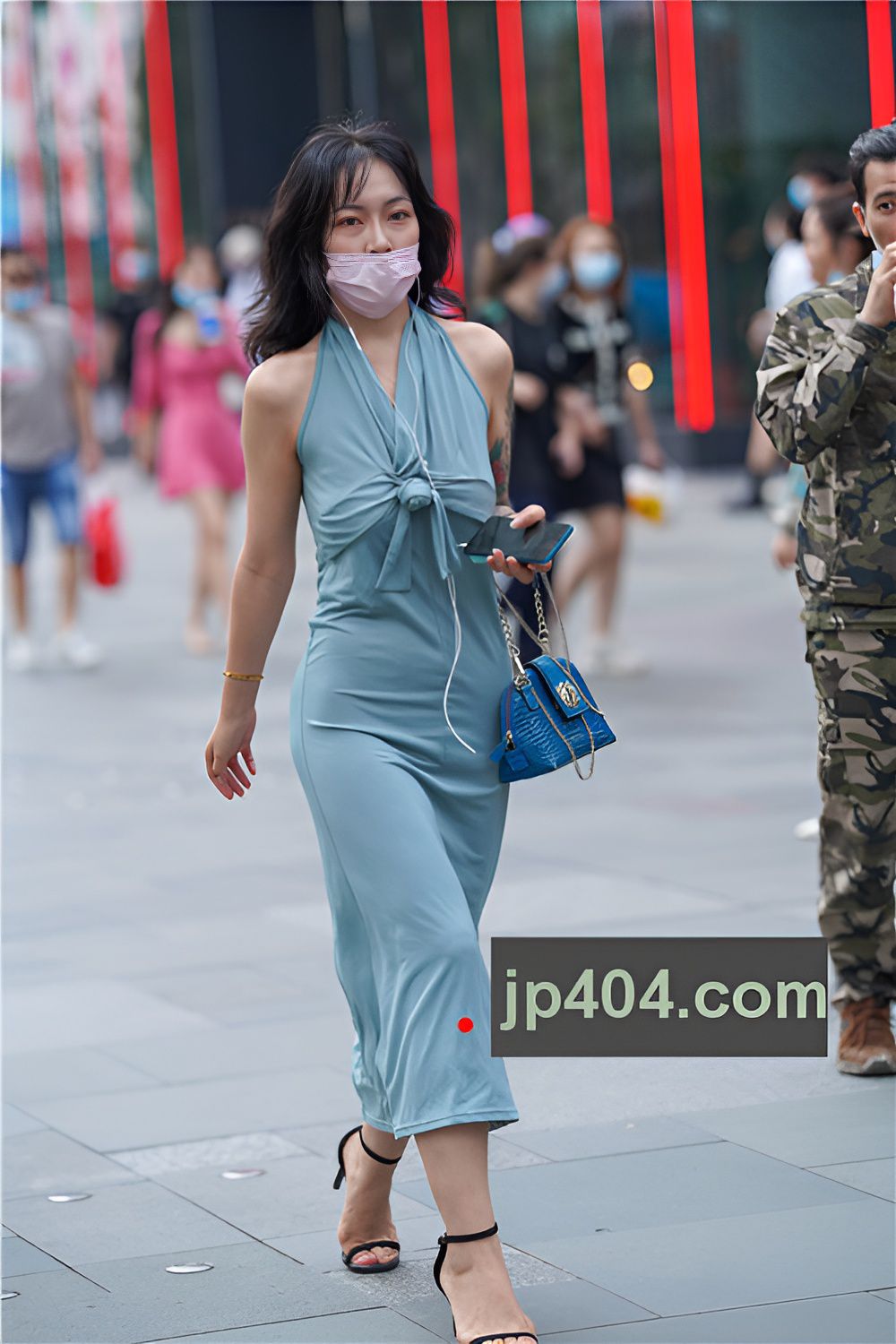 包臀长裙美女(36P)[420M/JPG]