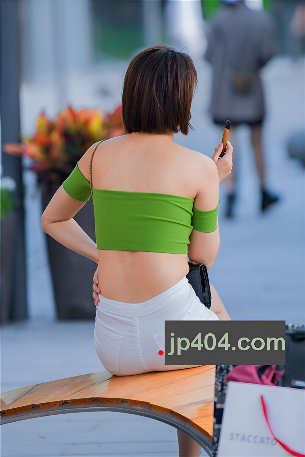 清凉的白色紧身裤短发妹子(27P)[344M/JPG]