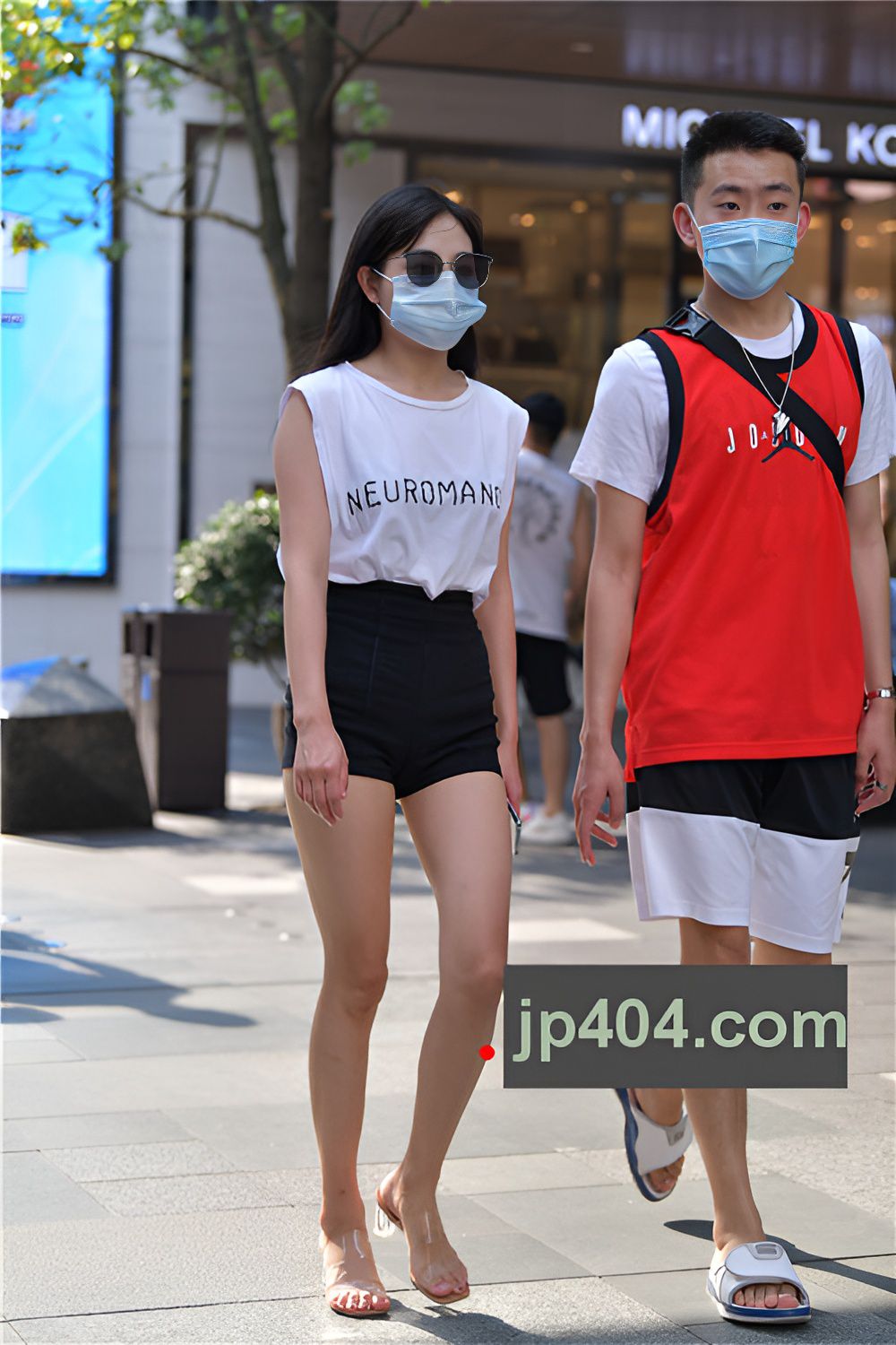 黑色热裤妹子(45P)[979M/JPG]