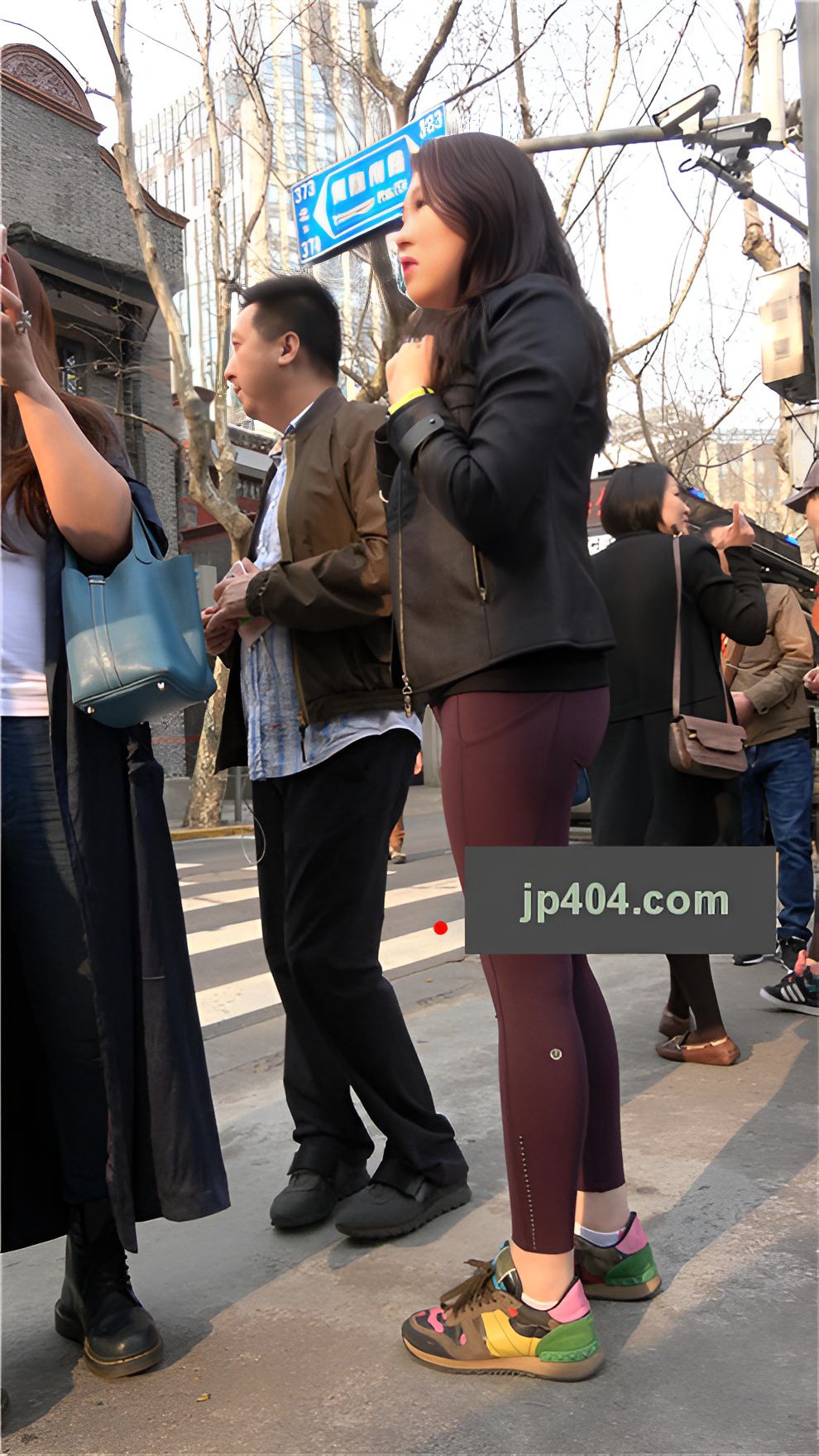 丰腴紧身裤妹子[1.18G/MP4]