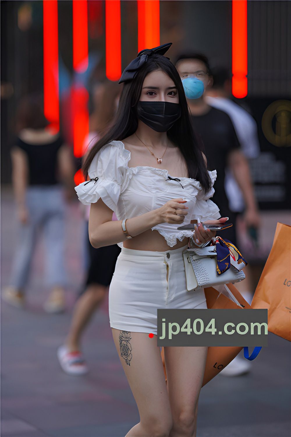 紧身热裤月牙美女(78P)[840M/JPG]