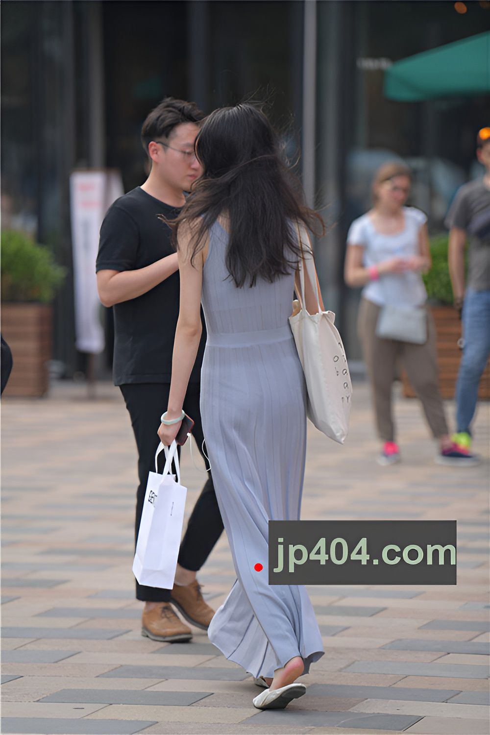 听歌的漂亮长裙美女(20P)[467M/JPG]