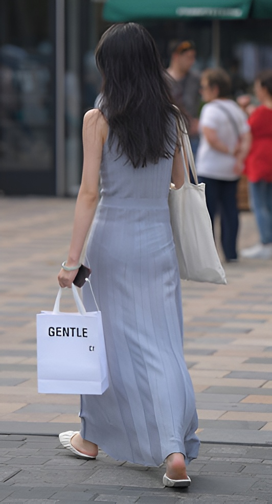 听歌的漂亮长裙美女(20P)[467M/JPG]