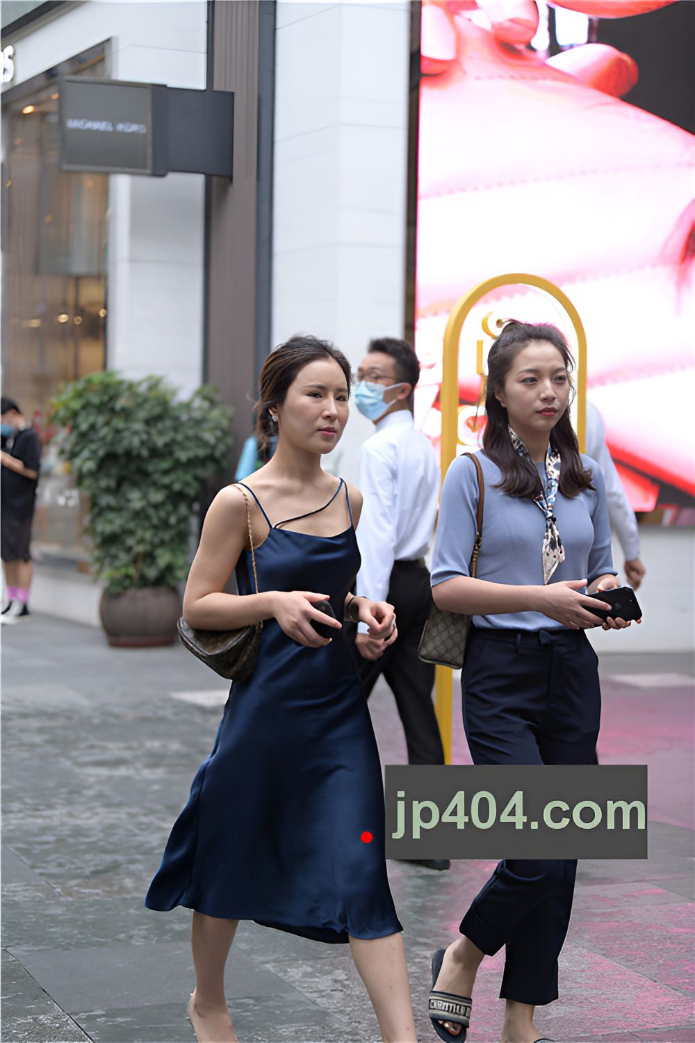 吊带长裙妹子(84P)[1.03G/JPG]