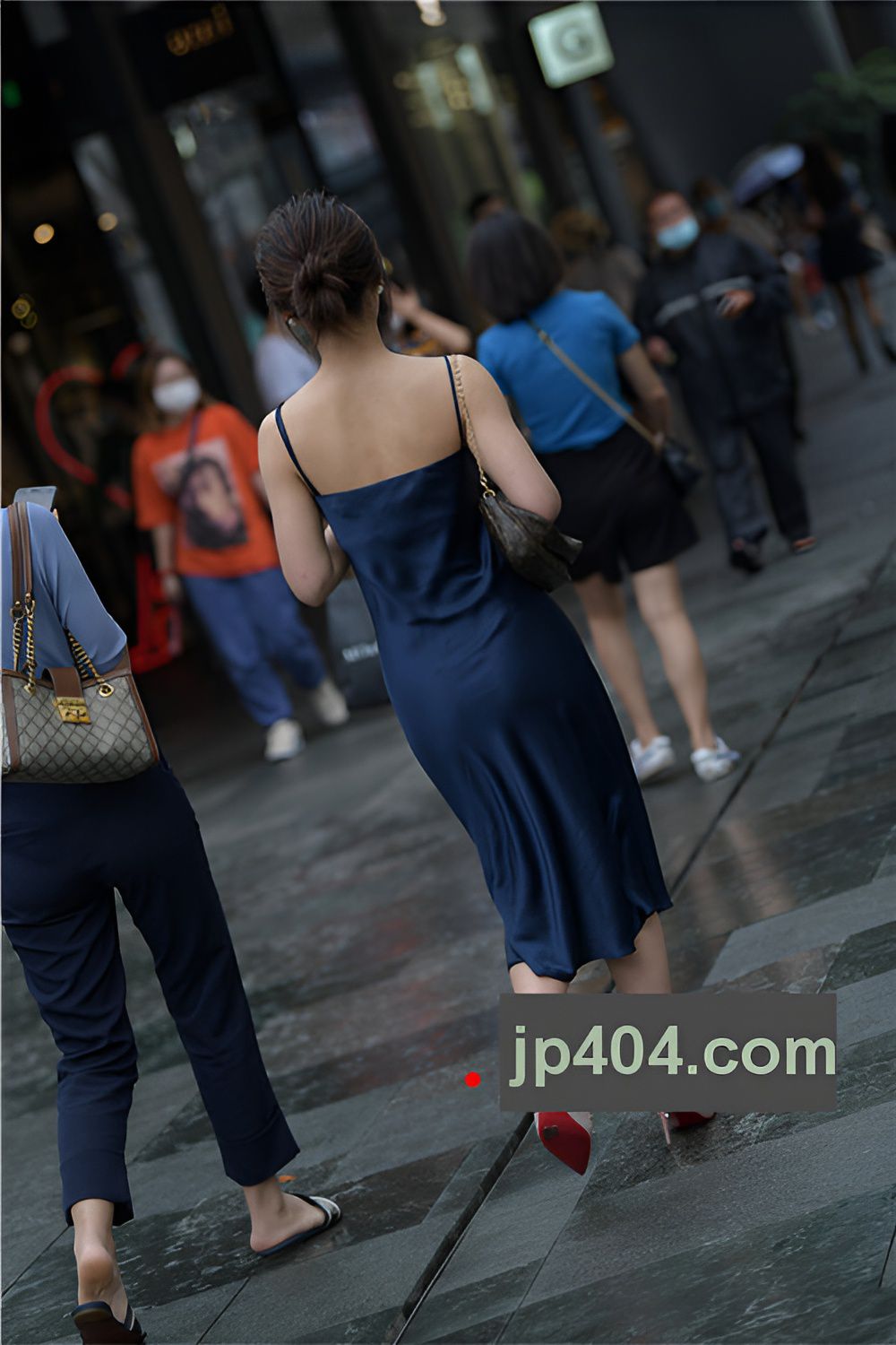 吊带长裙妹子(84P)[1.03G/JPG]