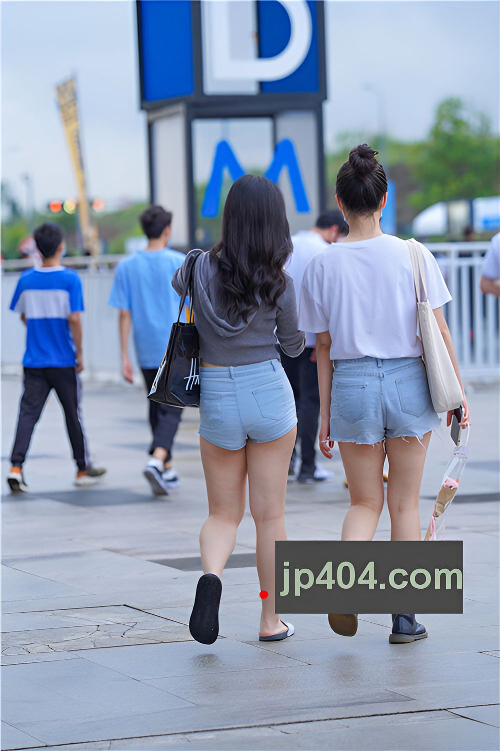 漂亮的牛仔热裤美女(47P)[864M/JPG]