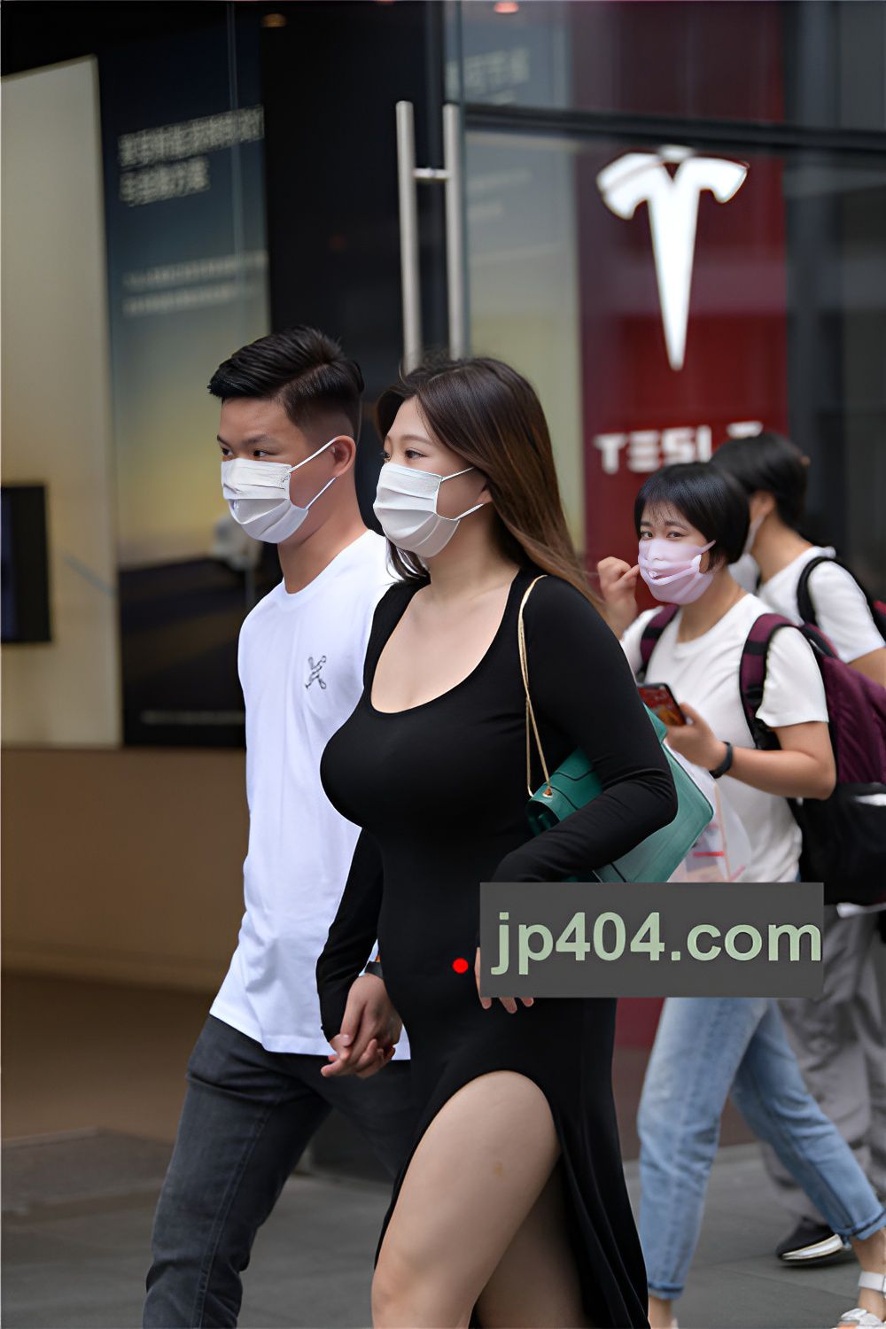 丰满的黑色长裙美女(58P)[1.26G/JPG]