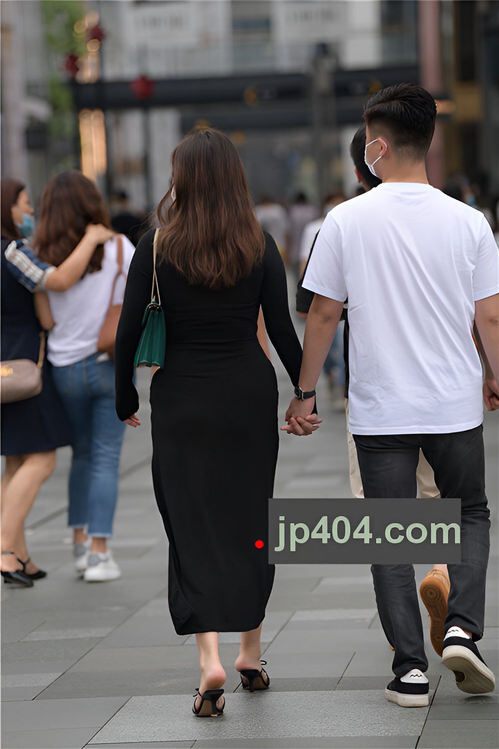 丰满的黑色长裙美女(58P)[1.26G/JPG]